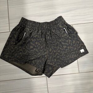 Vuori Shorts
